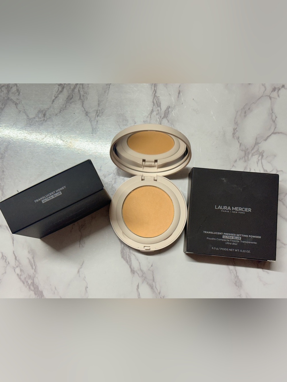 laura mercier Pressed Setting Powder Compact in Warm Honey Yellow